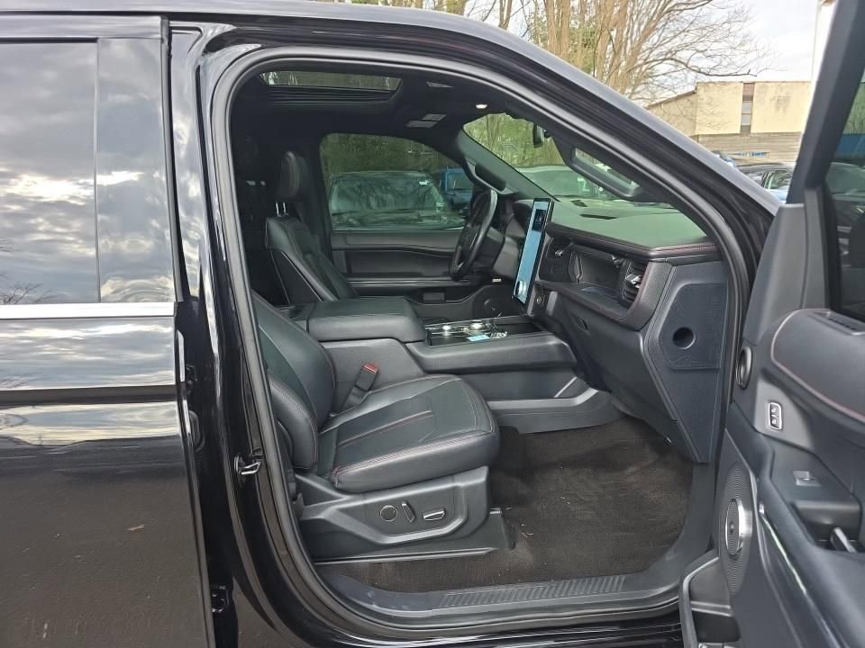 Used 2022 Ford Expedition Limited AWD/4WD image 9