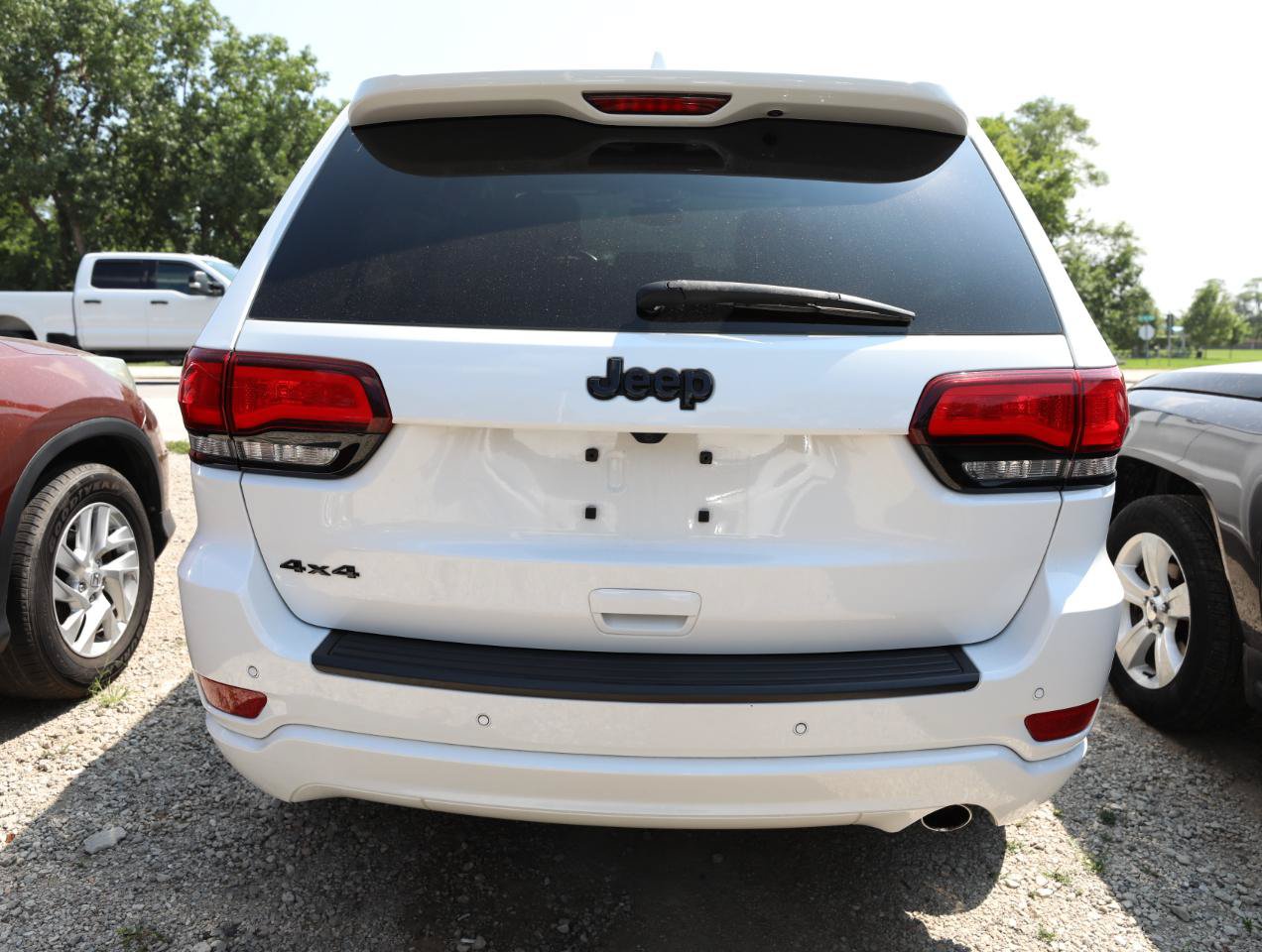 Used 2019 Jeep Grand Cherokee Altitude AWD/4WD image 7