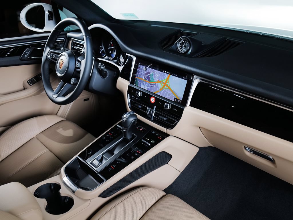 Certified 2026 Porsche Macan AWD/4WD image 27