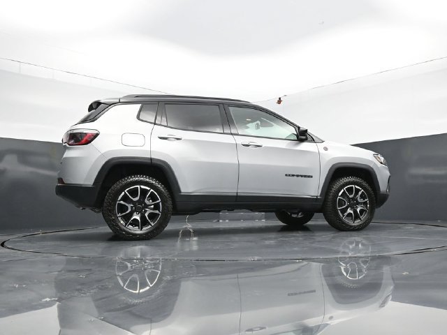 New 2026 Jeep Compass Trailhawk w/ Sun, Sound & Navigation Group AWD/4WD image 48