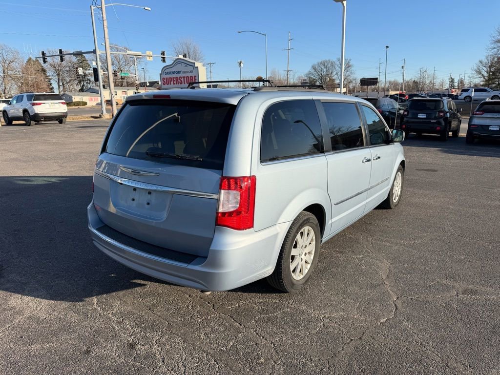 Used 2016 Chrysler Town & Country Touring w/ Driver Convenience Group image 4