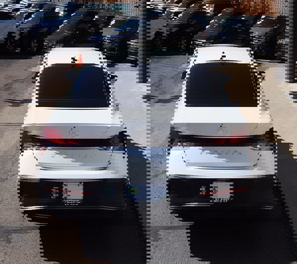 Used 2024 Hyundai Elantra SEL image 10