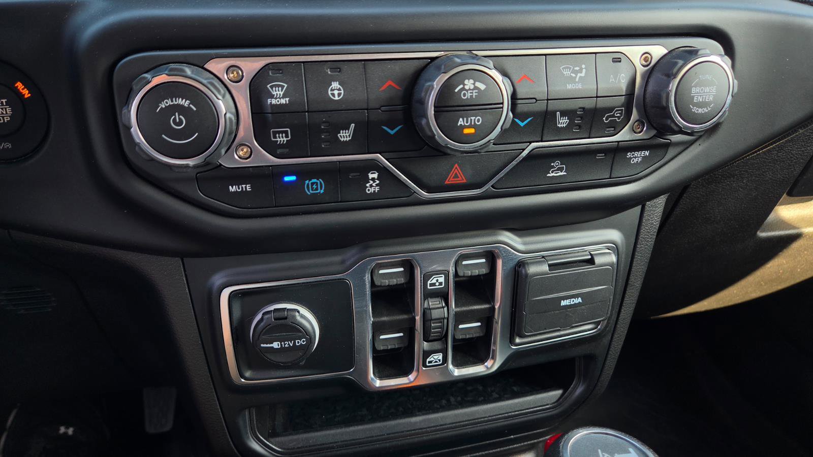 Used 2023 Jeep Wrangler Unlimited w/ Cold Weather Group image 36