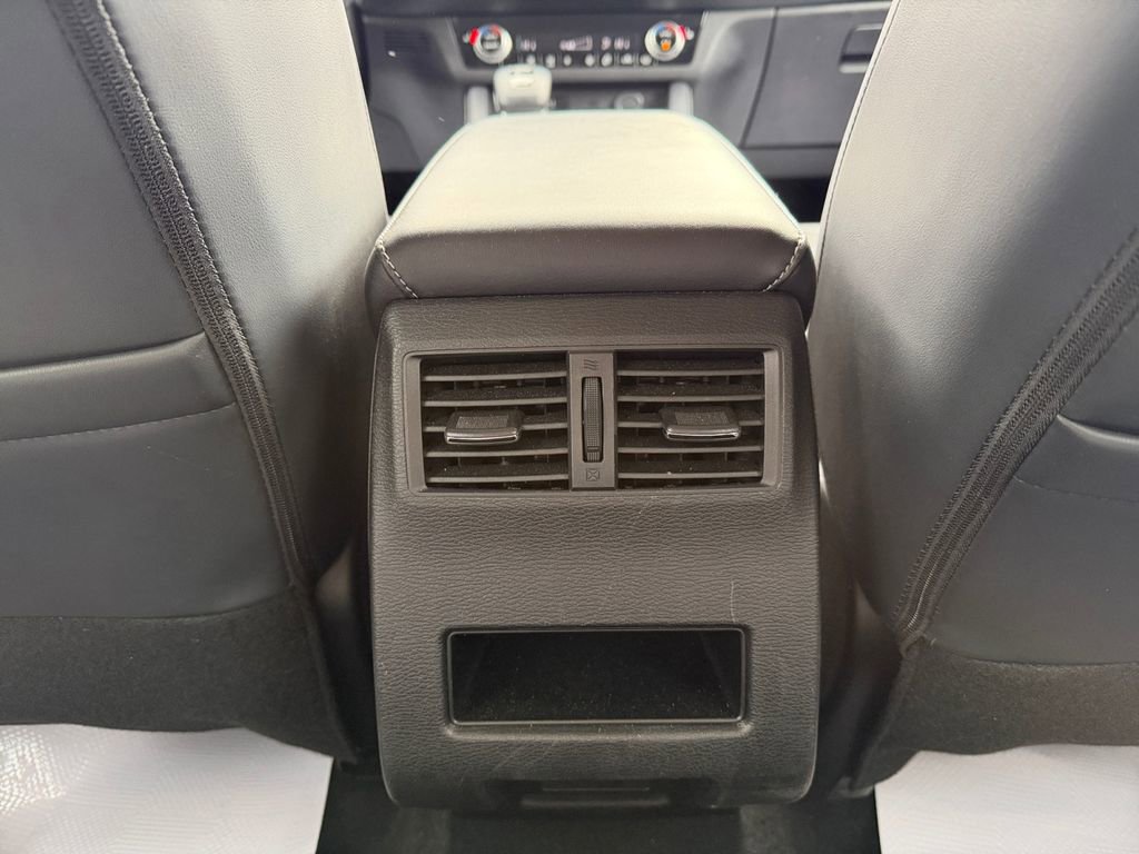 Used 2025 Mitsubishi Outlander SE image 23