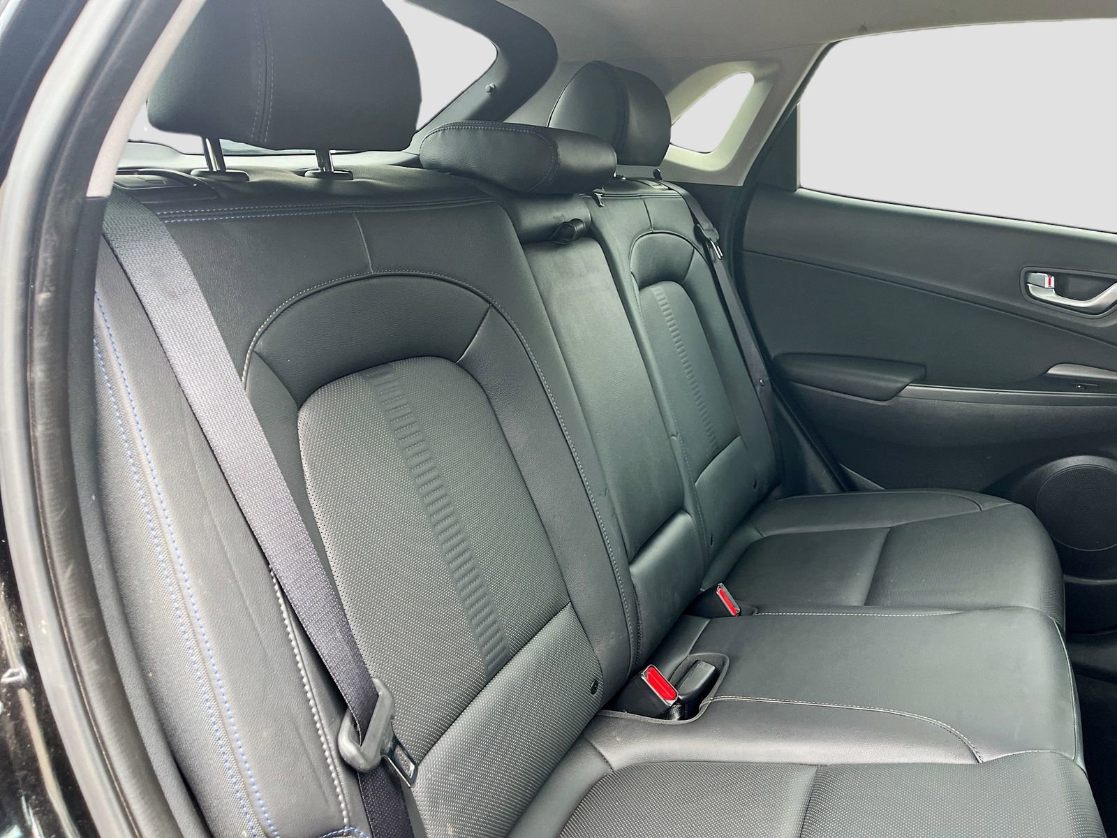 Used 2023 Hyundai Kona Limited w/ Cargo Package FWD image 28