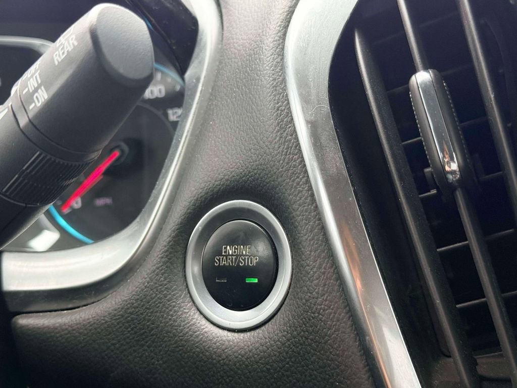 Used 2018 Chevrolet Traverse LT FWD image 19