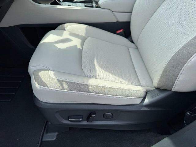 Certified 2026 Nissan Pathfinder SL AWD/4WD image 15