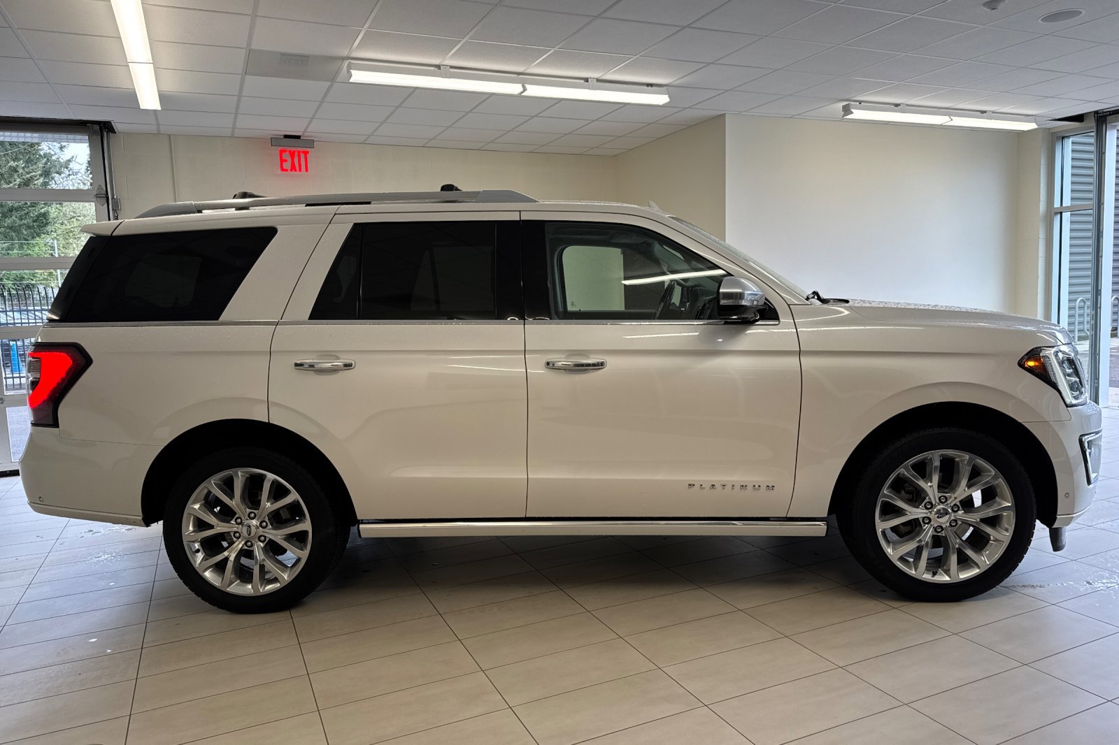 Used 2019 Ford Expedition Platinum AWD/4WD image 3