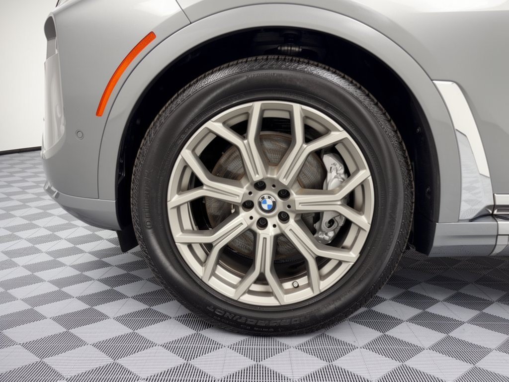 Used 2024 BMW X7 xDrive40i AWD/4WD image 13