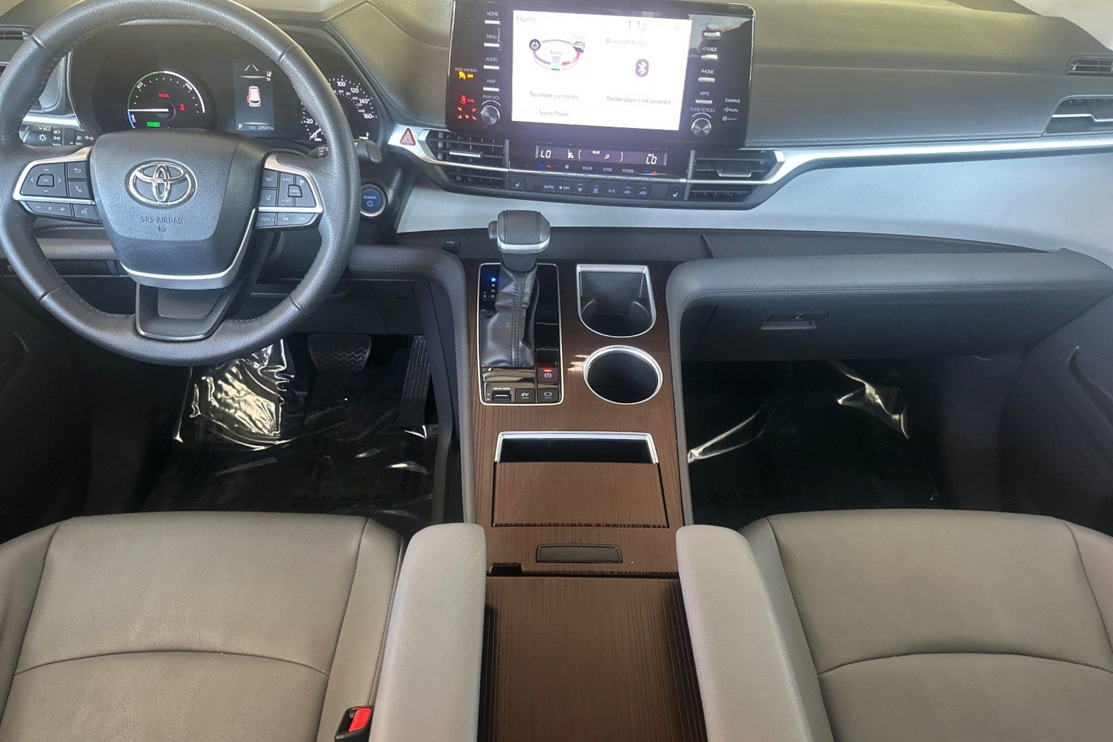 Used 2023 Toyota Sienna XLE FWD image 15