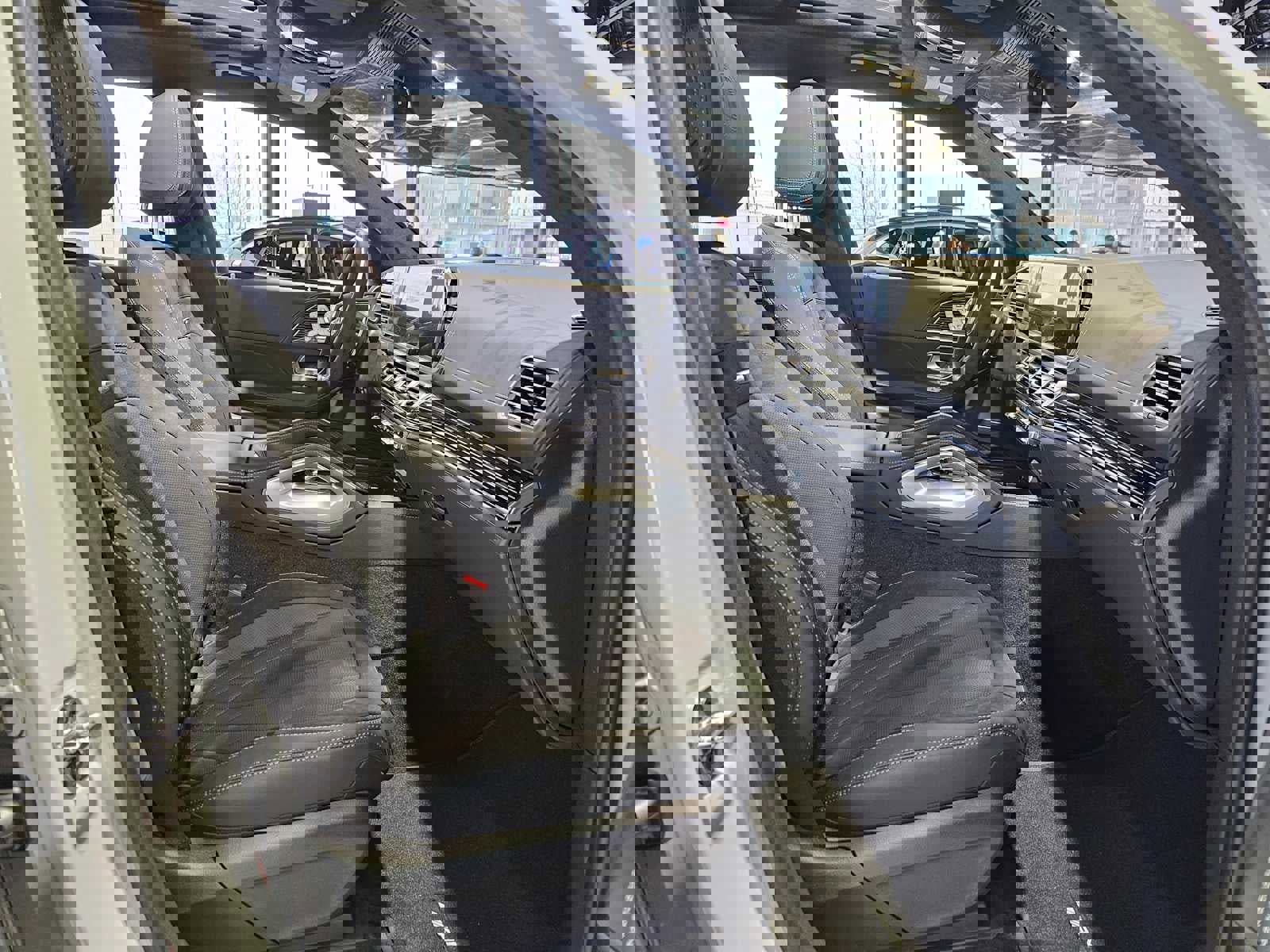 Used 2025 Mercedes-Benz GLS 63 AMG 4MATIC image 7