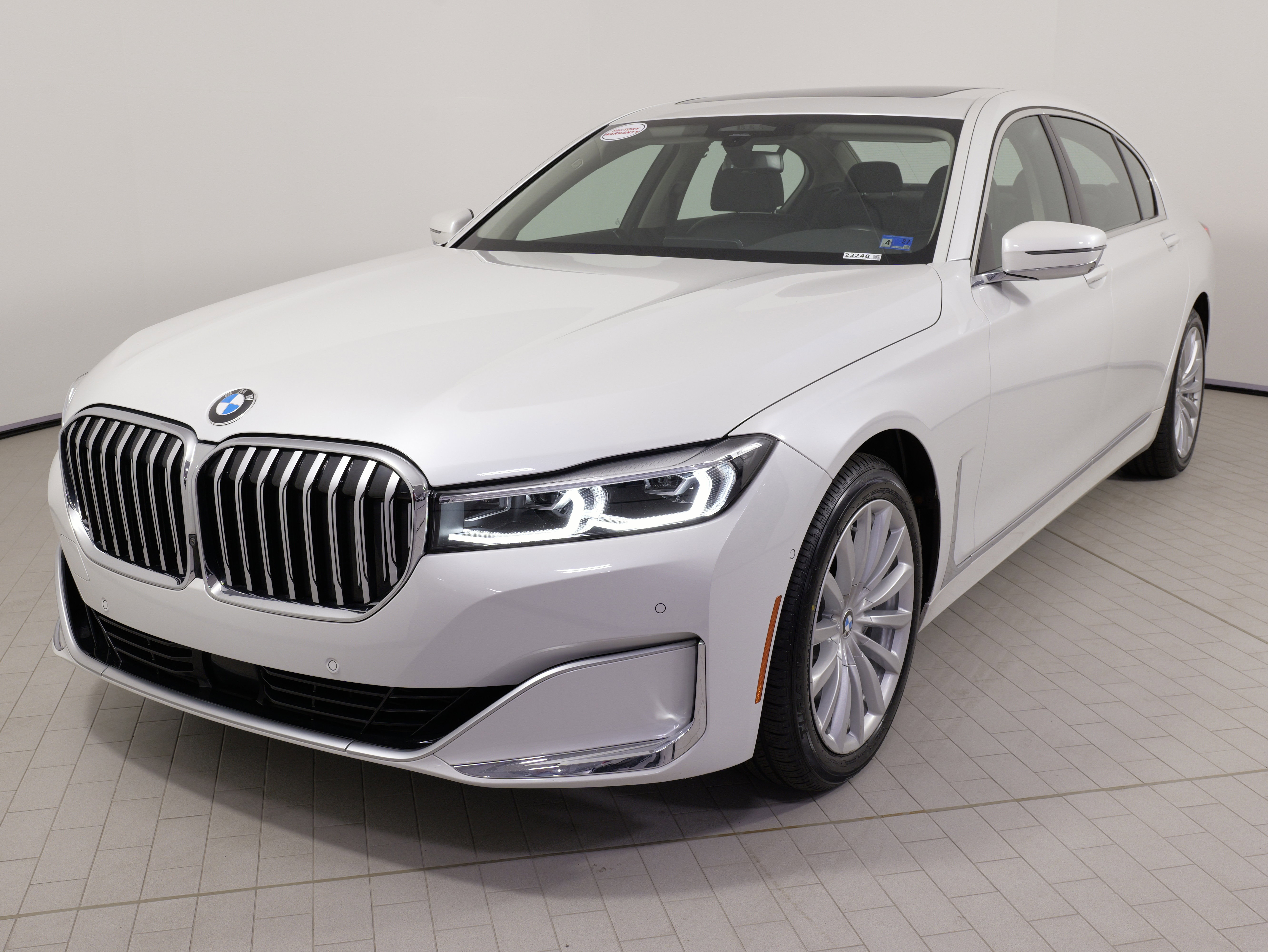 Used 2022 BMW 740i xDrive image 4