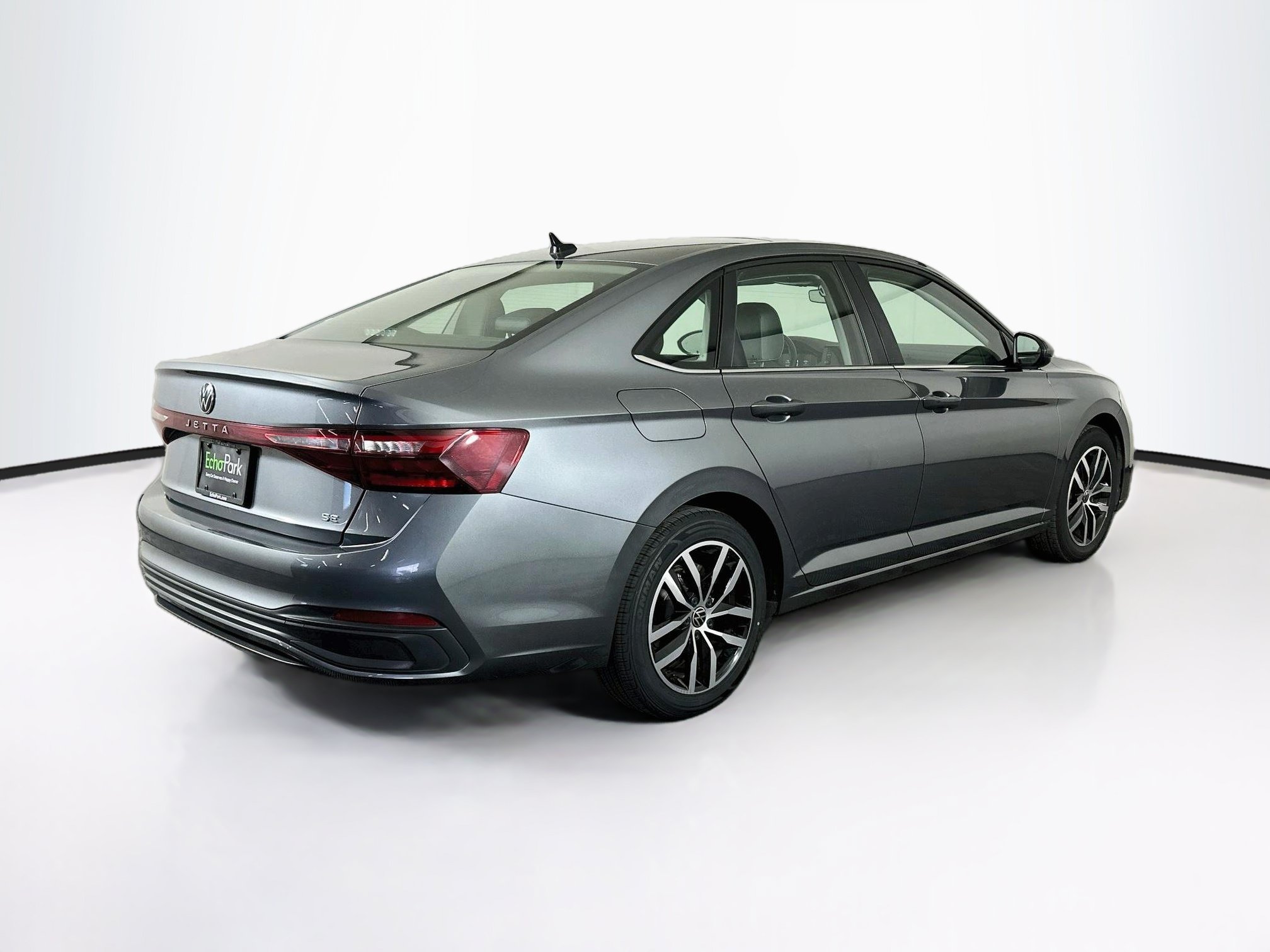 Used 2025 Volkswagen Jetta SE FWD image 9