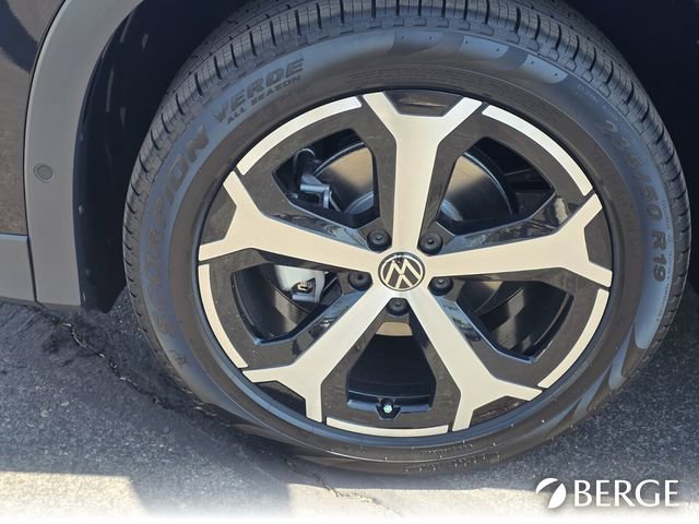 New 2025 Volkswagen Tiguan SE image 11