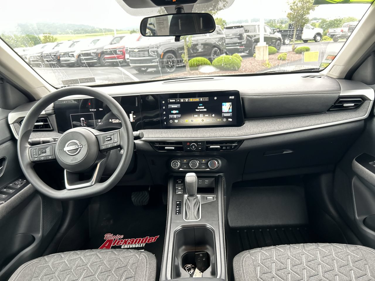 Used 2025 Nissan Kicks SV w/ Charging Package AWD/4WD image 16
