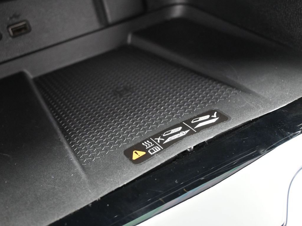 Used 2024 Chevrolet Traverse RS image 38