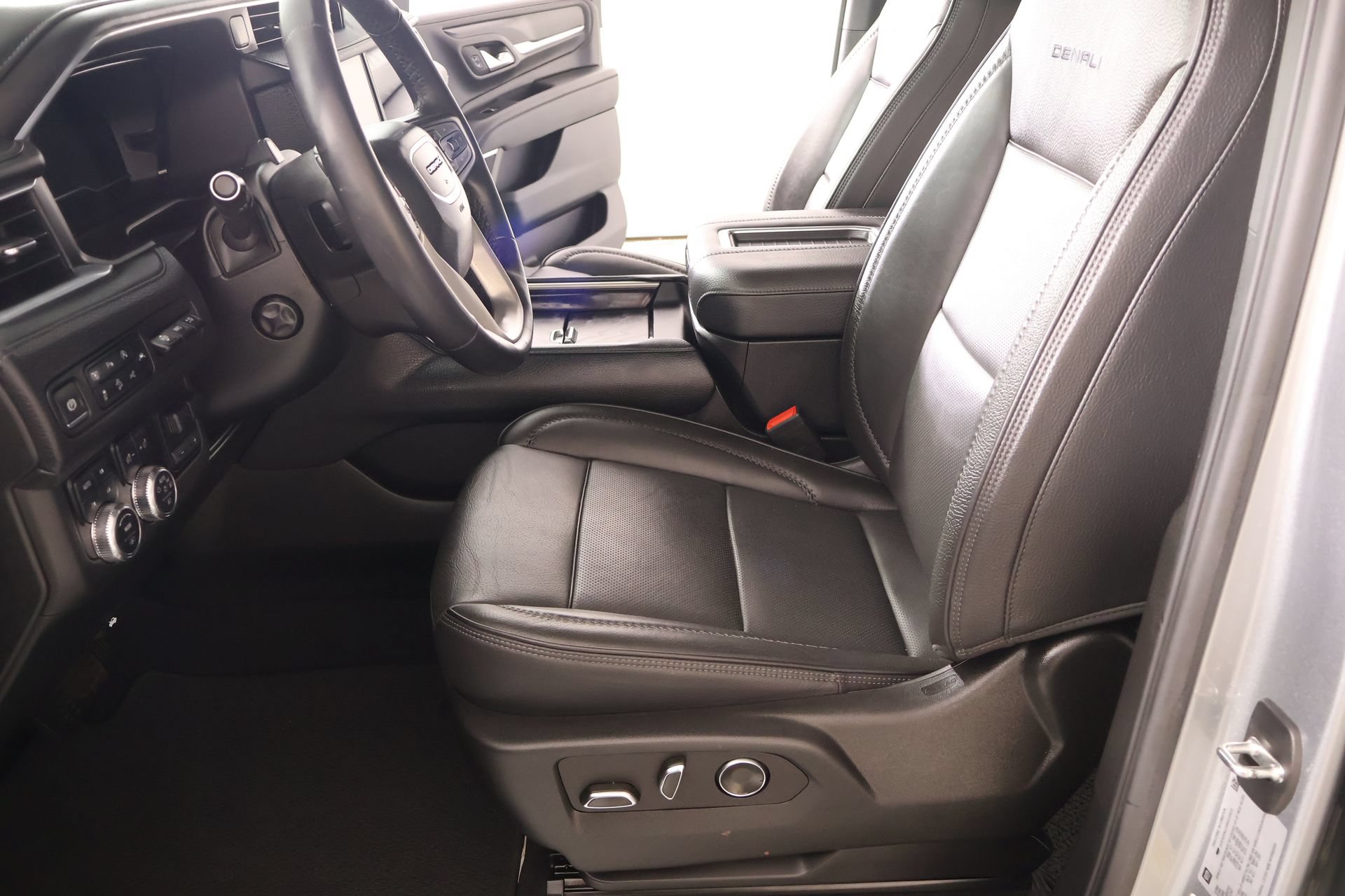 Used 2024 GMC Yukon Denali w/ Denali Reserve Package AWD/4WD image 12