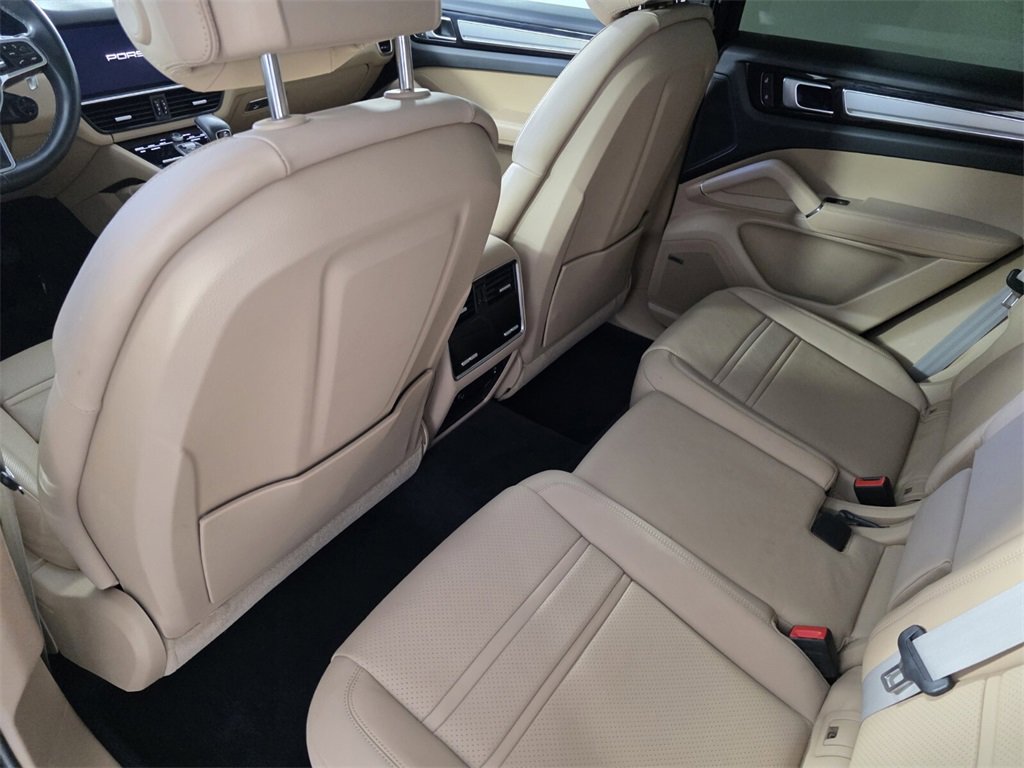 Used 2022 Porsche Cayenne image 16