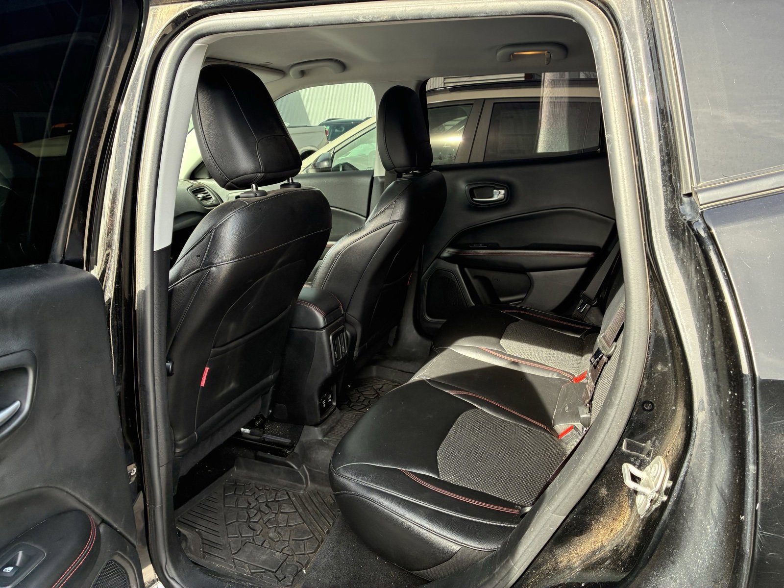 Used 2018 Jeep Compass Trailhawk image 3