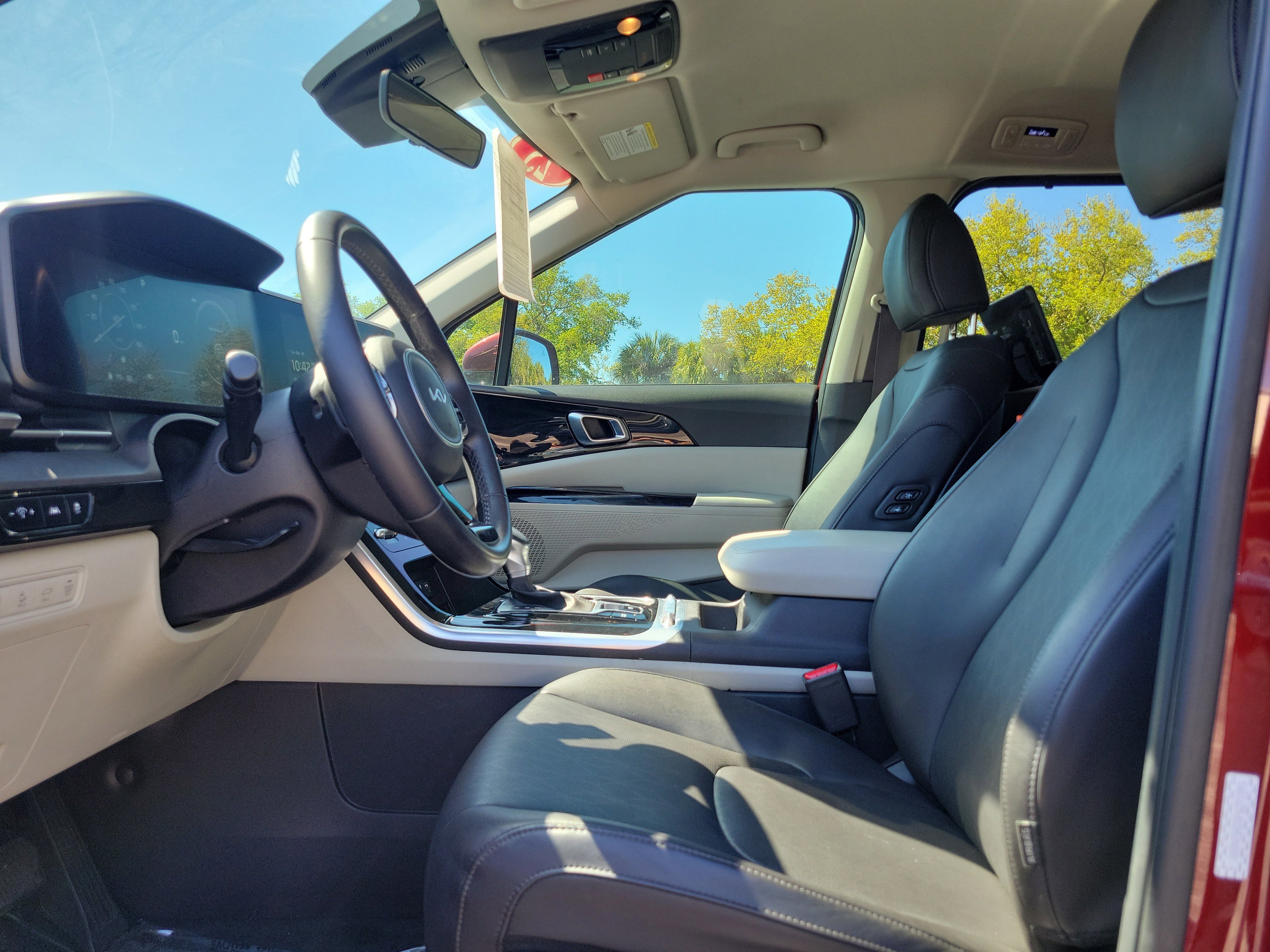 Used 2023 Kia Carnival SX FWD image 25