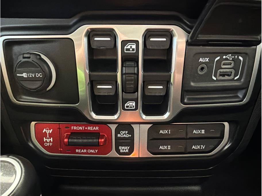 Used 2022 Jeep Gladiator Rubicon w/ Cold Weather Group AWD/4WD image 23