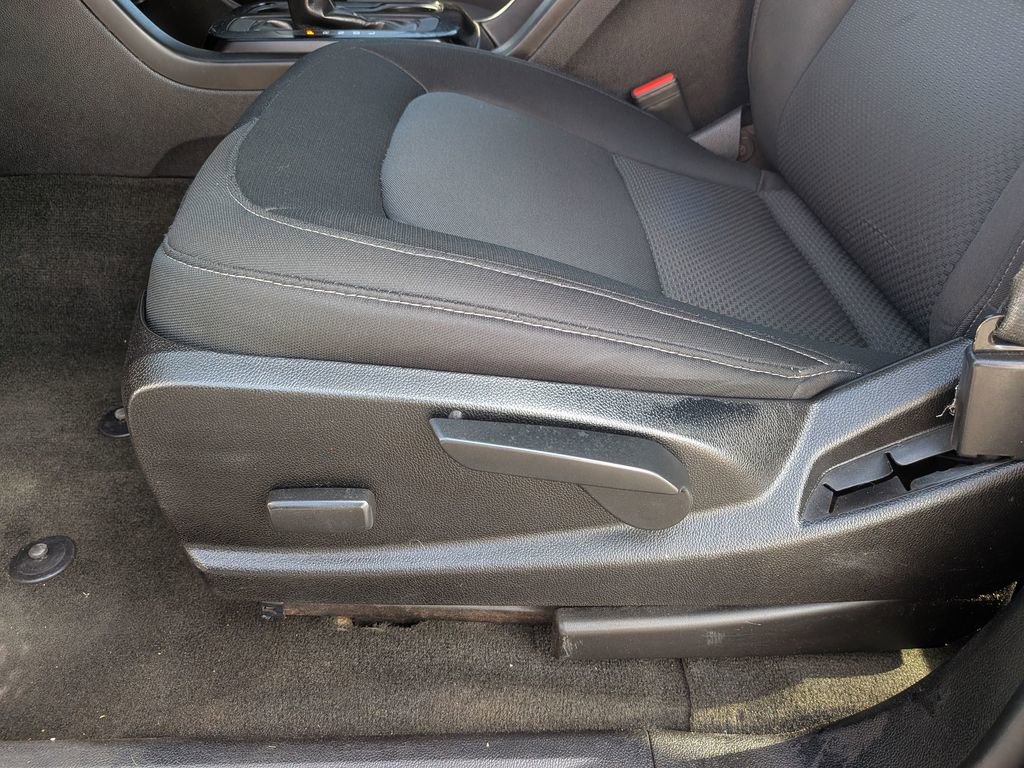 Used 2017 Chevrolet Colorado LT w/ LT Convenience Package image 11