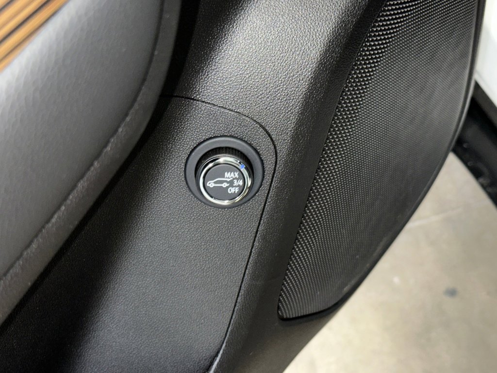 Certified 2023 GMC Acadia SLE w/ Driver Convenience Package image 6