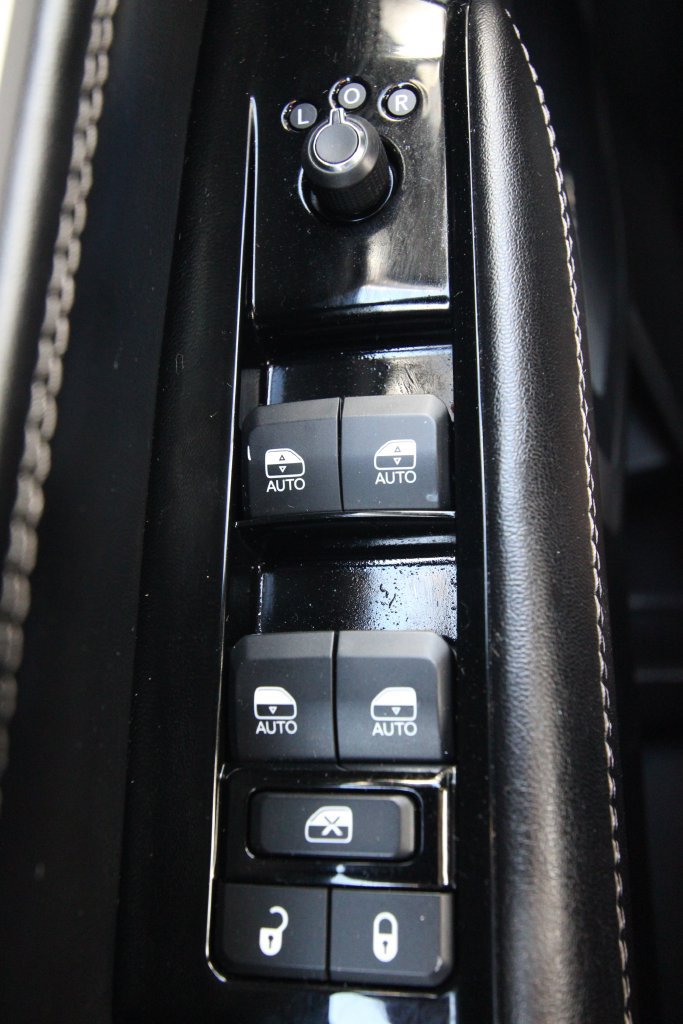 Used 2023 Jeep Wagoneer Series III w/ Preferred Equipment Group AWD/4WD image 25