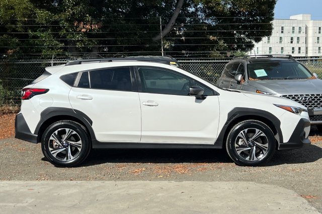 Used 2025 Subaru Crosstrek 2.5i Premium AWD/4WD image 3