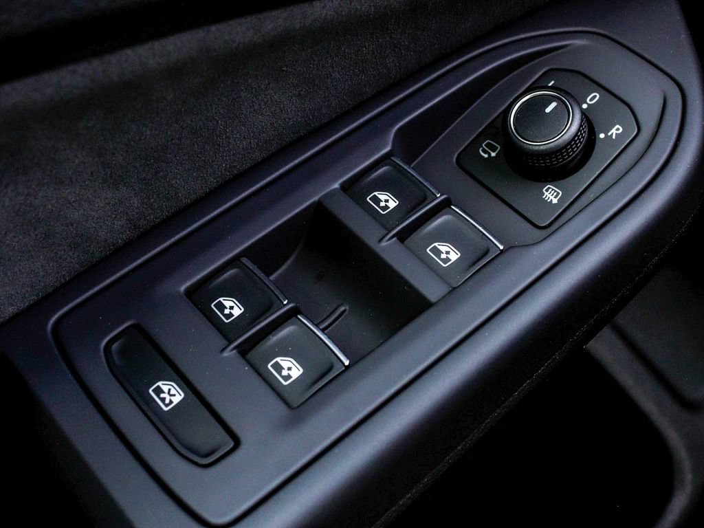 Used 2025 Volkswagen GTI SE FWD image 9