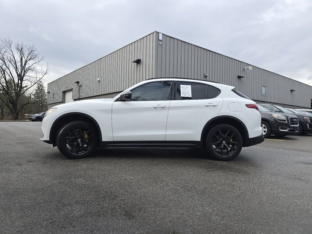 Used 2020 Alfa Romeo Stelvio w/ Nero Edizione image 9