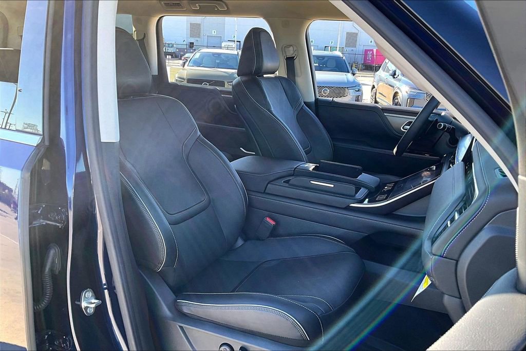 Certified 2025 INFINITI QX80 Luxe image 10