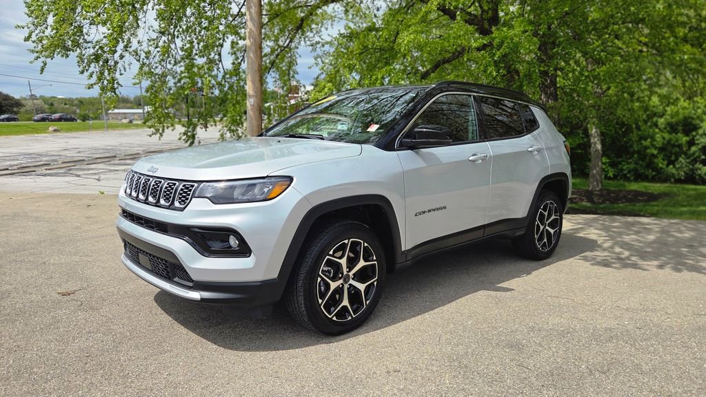Used 2026 Jeep Compass Limited AWD/4WD image 3