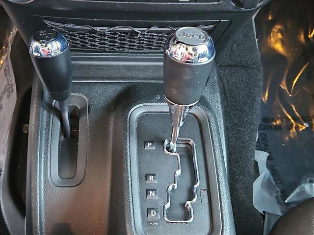 Used 2017 Jeep Wrangler Unlimited Sahara w/ Connectivity Group image 16