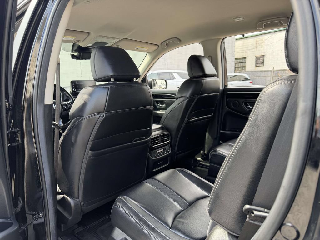Used 2025 Honda Pilot EX-L image 23
