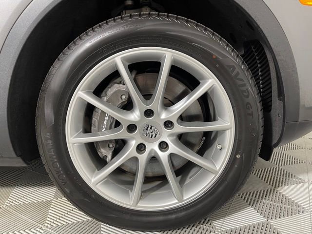Used 2023 Porsche Cayenne w/ Premium Package image 19