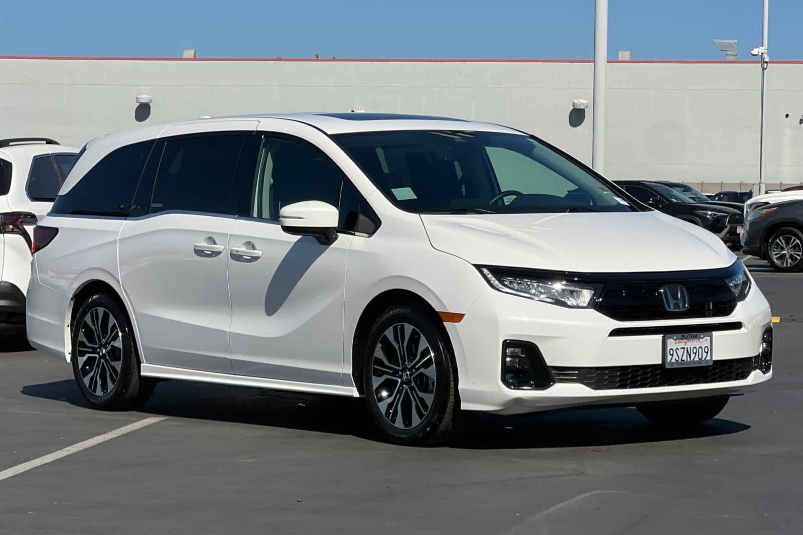 Used 2025 Honda Odyssey Elite image 5