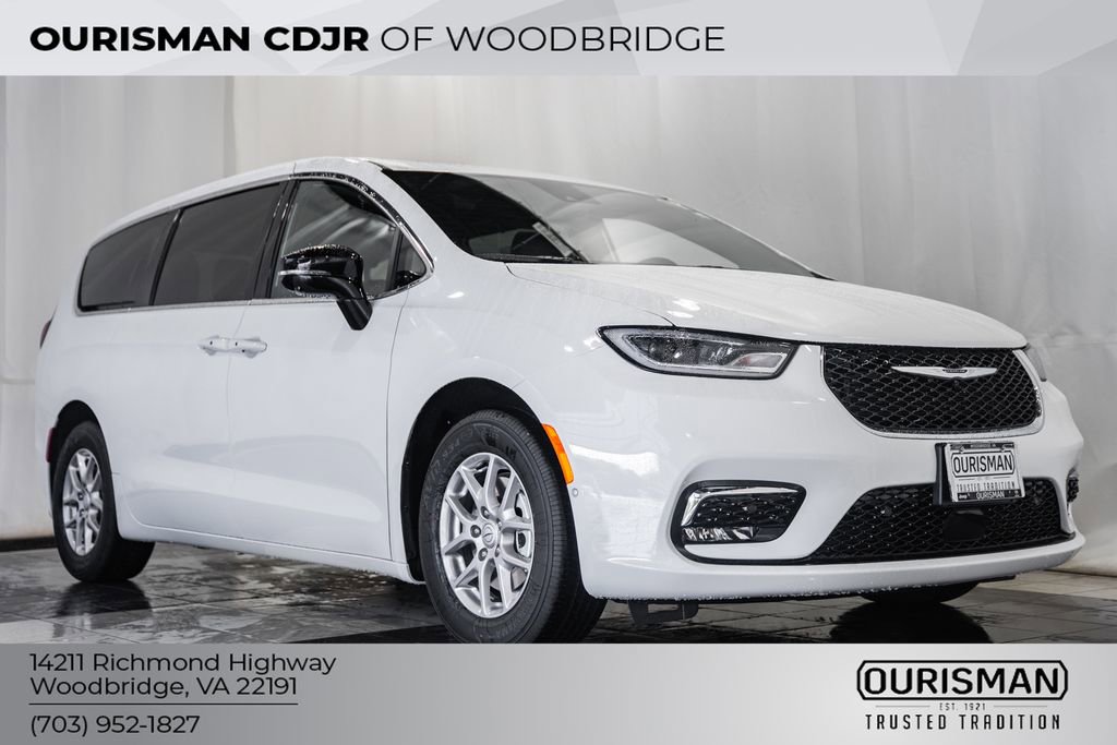 New 2026 Chrysler Pacifica Select image 1