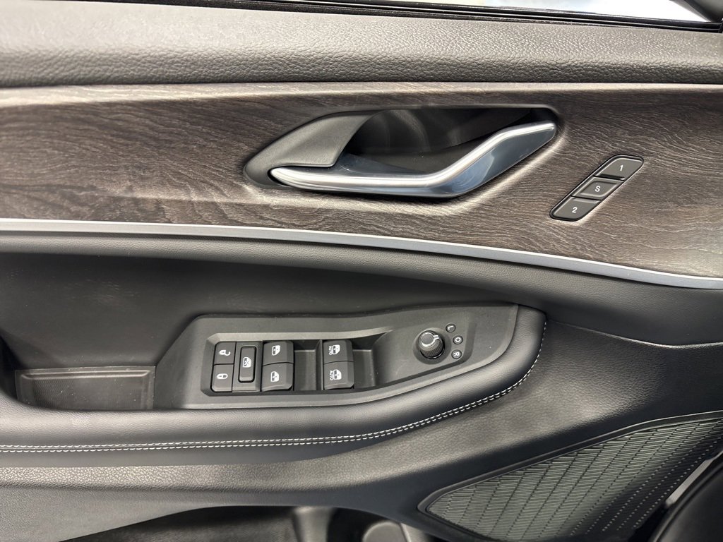 New 2025 Jeep Grand Cherokee Limited w/ Black Appearance Package image 31