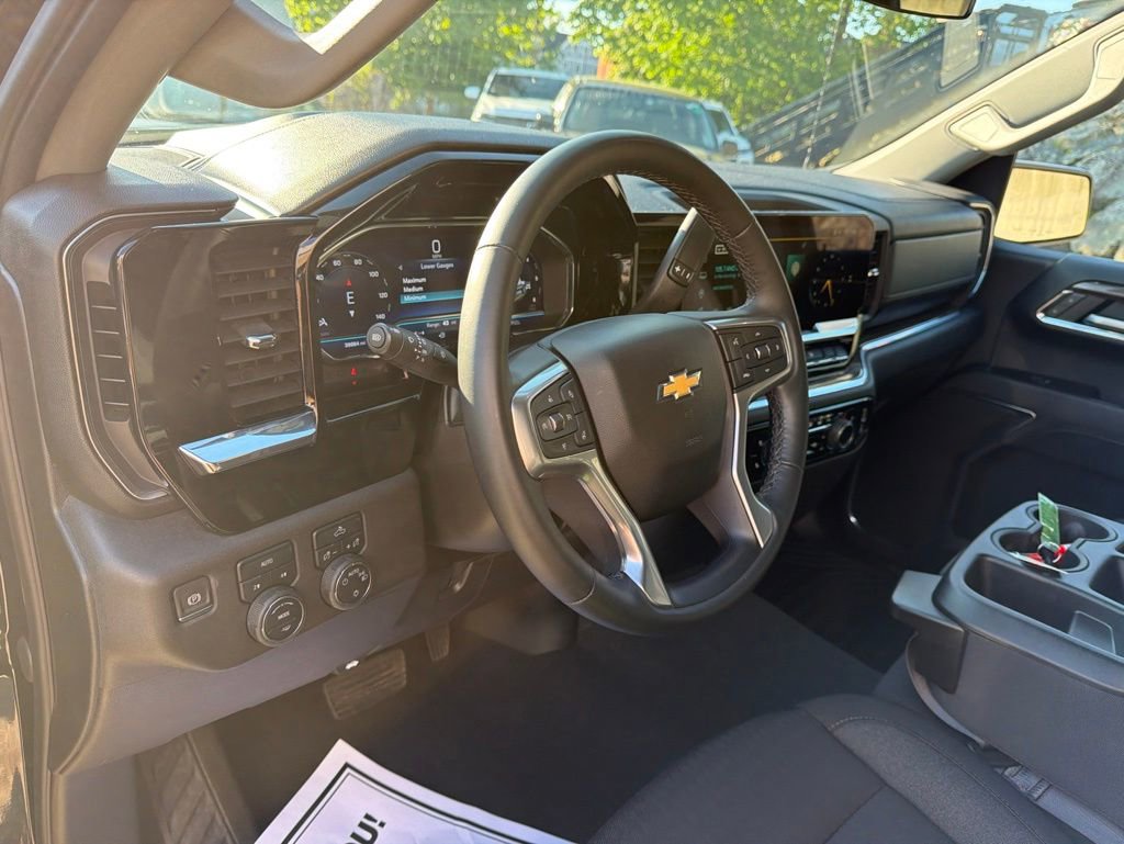 Used 2024 Chevrolet Silverado 1500 LT AWD/4WD image 9