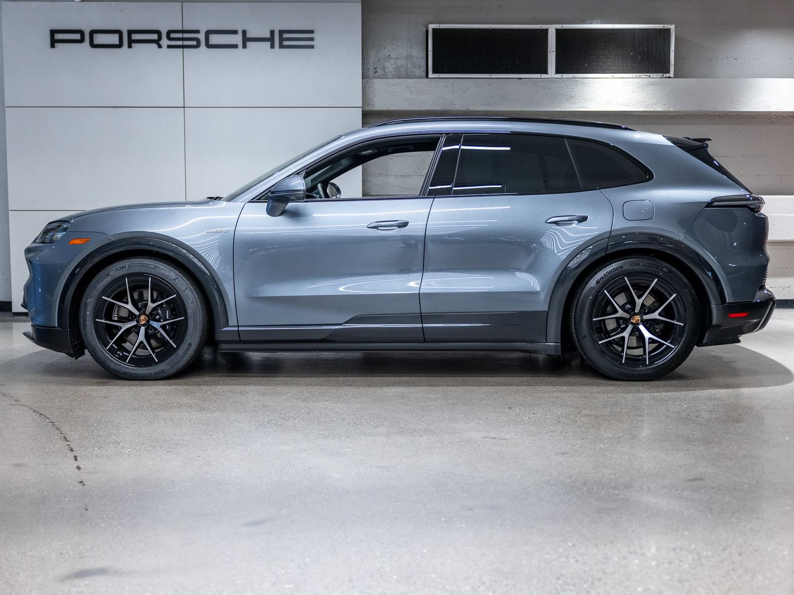 New 2026 Porsche Cayenne Electric AWD/4WD image 2