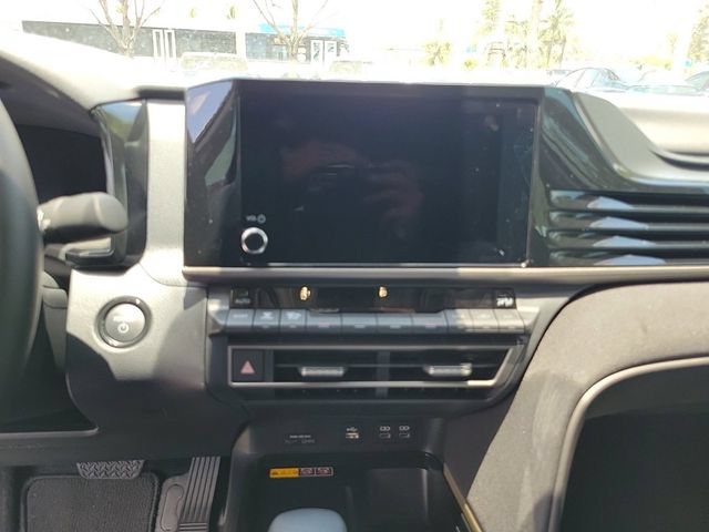 Used 2025 Toyota Camry LE w/ Convenience Package FWD image 13