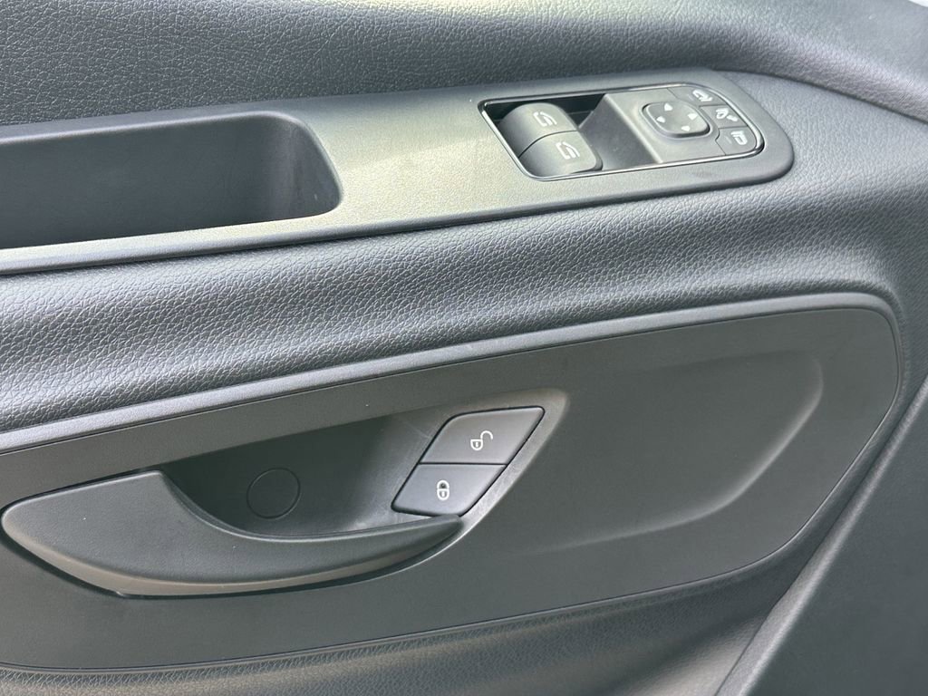 Used 2019 Mercedes-Benz Sprinter 2500 image 12