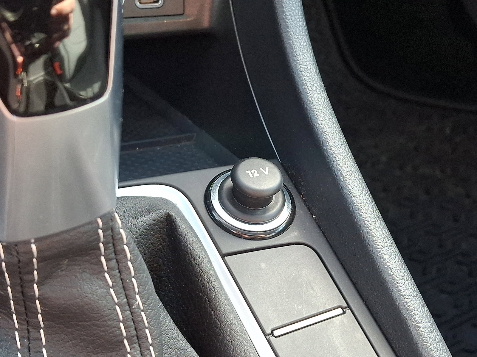 Certified 2025 Volkswagen Jetta SEL image 26