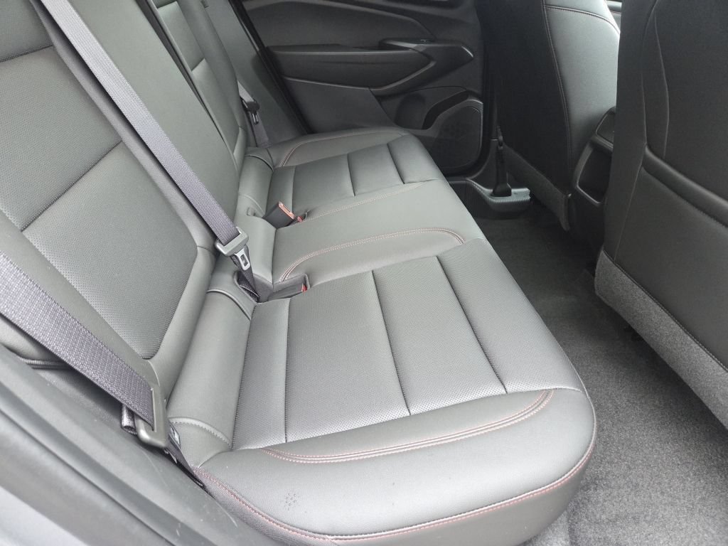 Used 2025 Chevrolet Trax RS w/ Sunroof Package FWD image 20