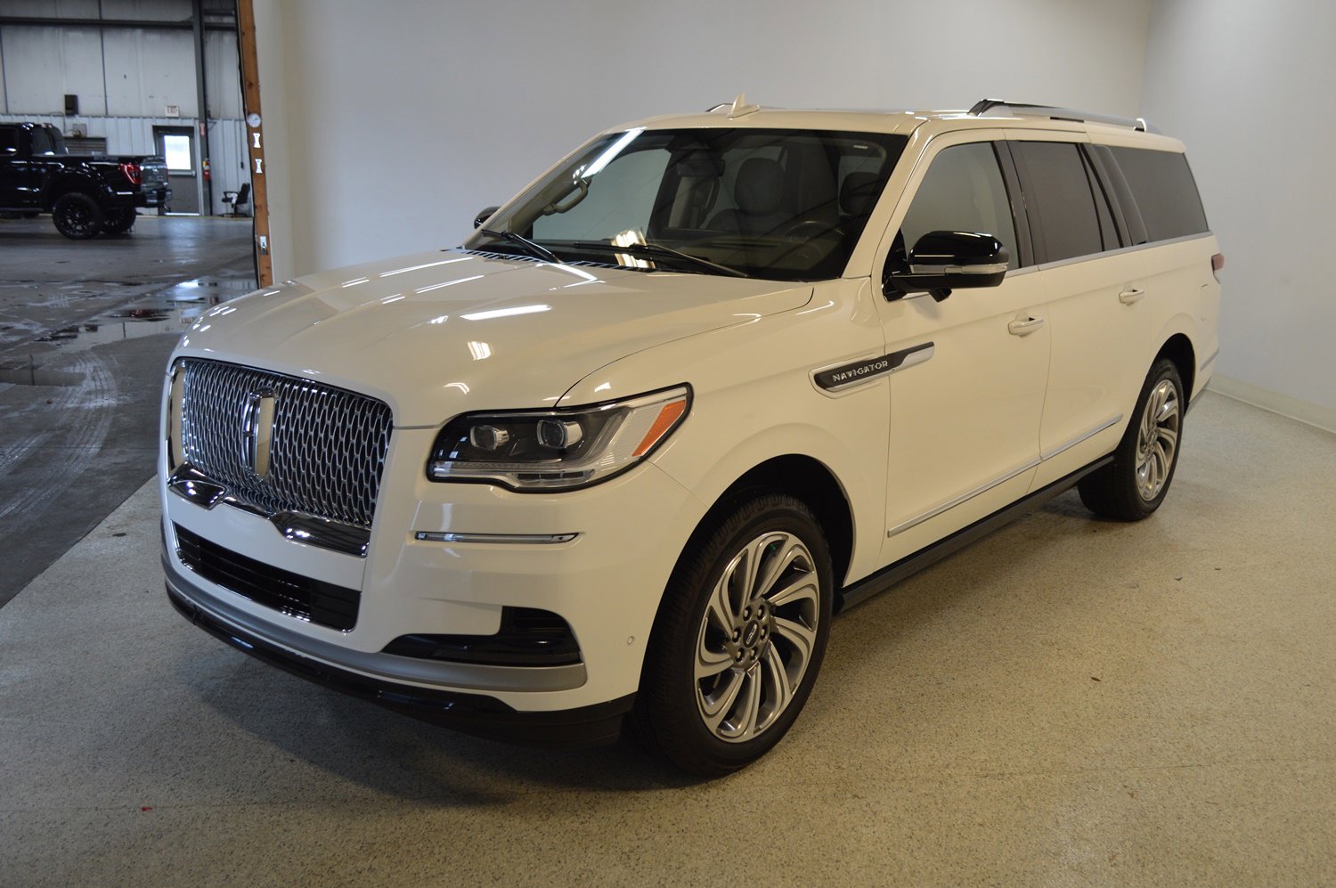 Used 2023 Lincoln Navigator L Reserve image 7