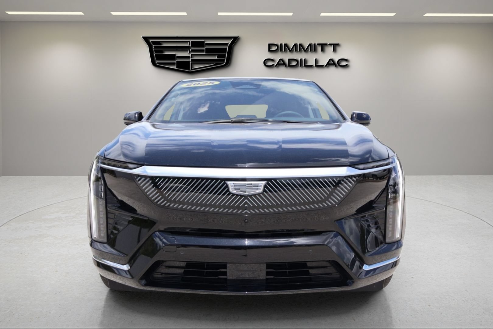 Certified 2025 Cadillac Optiq Luxury 2 w/ LPO, Floor Liner Package AWD/4WD image 2