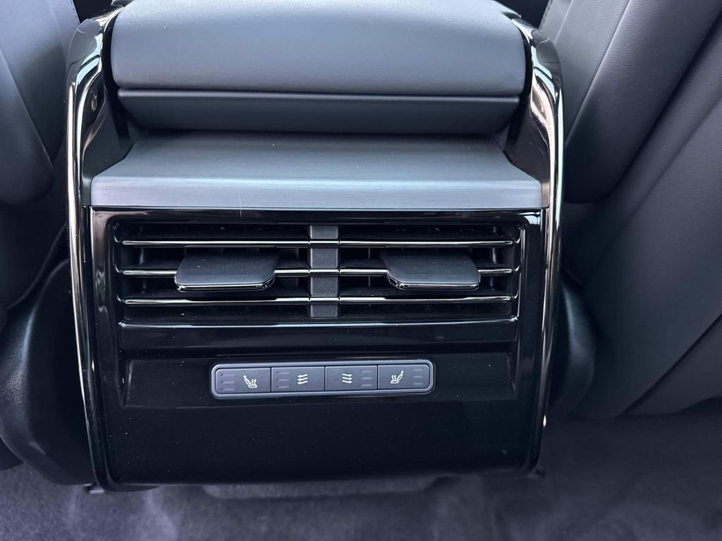 Used 2025 Land Rover Range Rover Sport Dynamic SE AWD/4WD image 17
