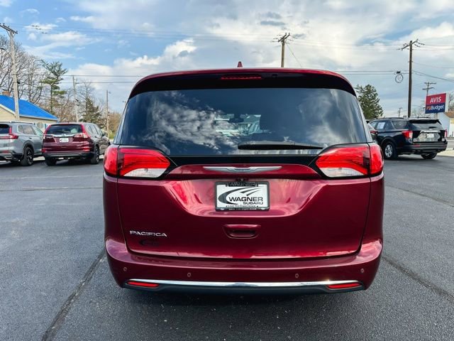 Used 2017 Chrysler Pacifica Touring-L image 7