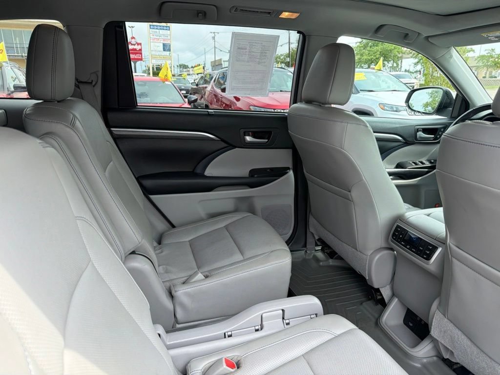 Used 2018 Toyota Highlander Limited Platinum AWD/4WD image 13